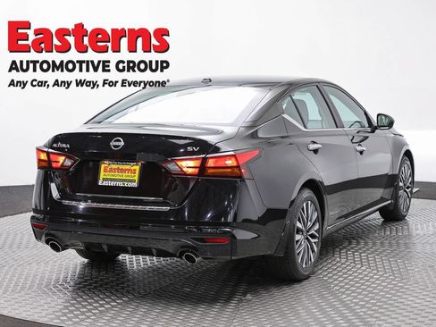 Used 2023 Nissan Altima 2.5 SV w/ SV Premium Package FWD image 5