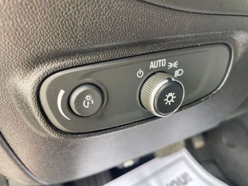 Used 2019 Chevrolet Equinox LT FWD image 17