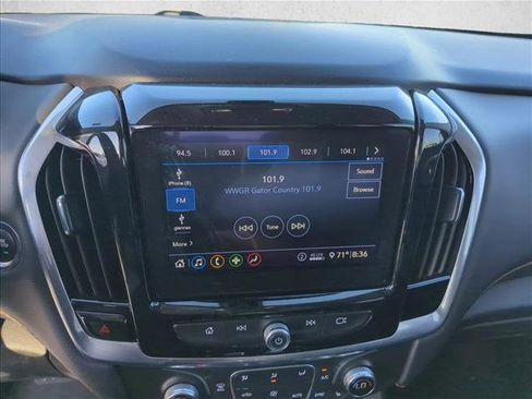 Used 2020 Chevrolet Traverse LT image 18