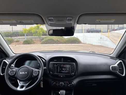 Used 2025 Kia Soul LX w/ LX Technology Package FWD image 31