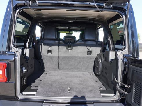 Used 2020 Jeep Wrangler Unlimited Sahara image 28