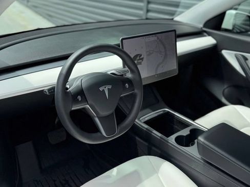 Used 2021 Tesla Model Y Long Range AWD/4WD image 4