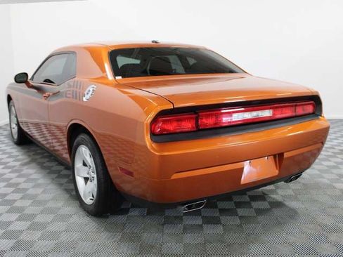 Used 2011 Dodge Challenger RWD image 4