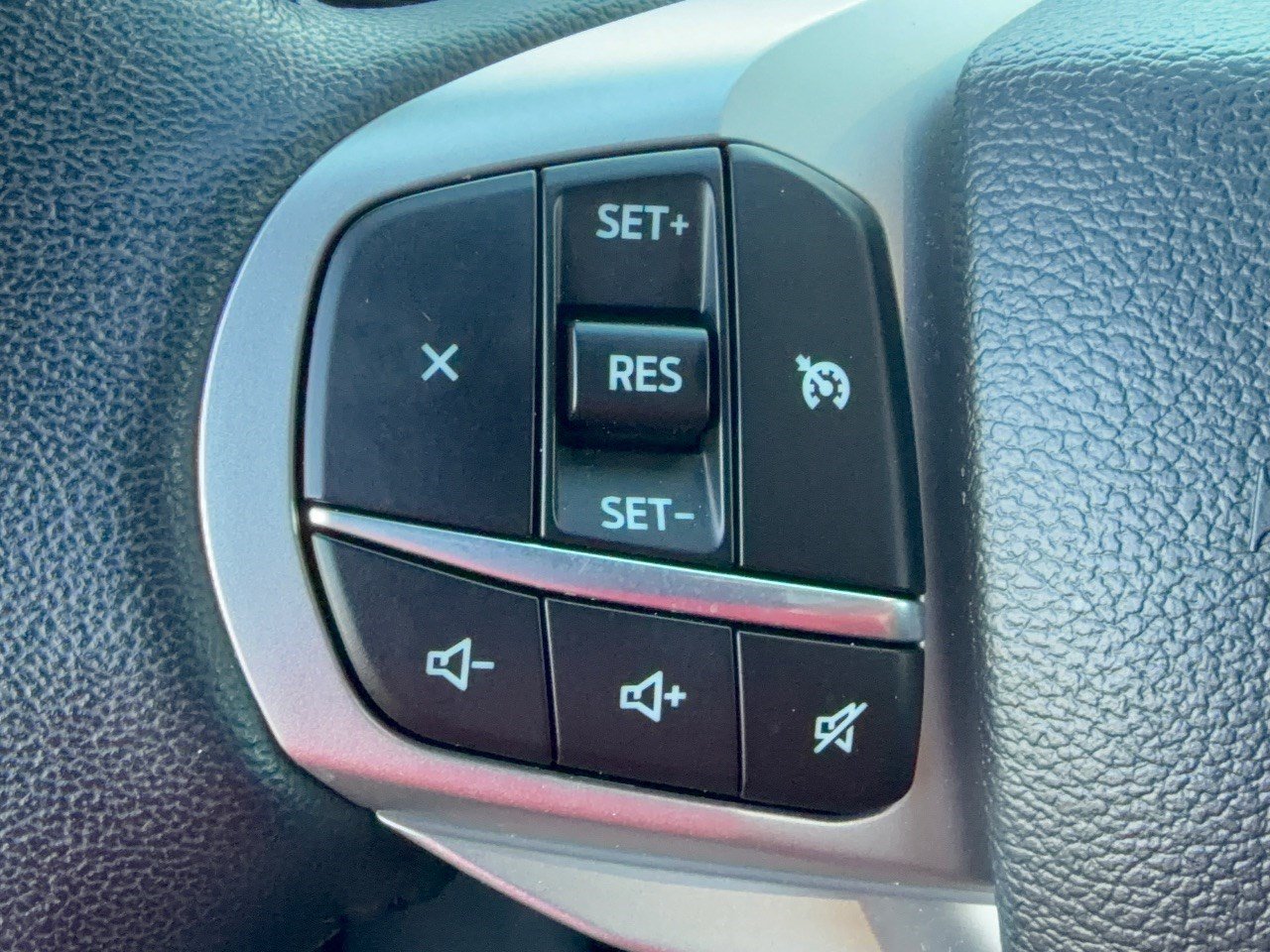Used 2023 Ford Explorer XLT AWD/4WD image 18