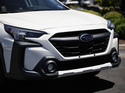 Used 2023 Subaru Outback Limited AWD/4WD image 2