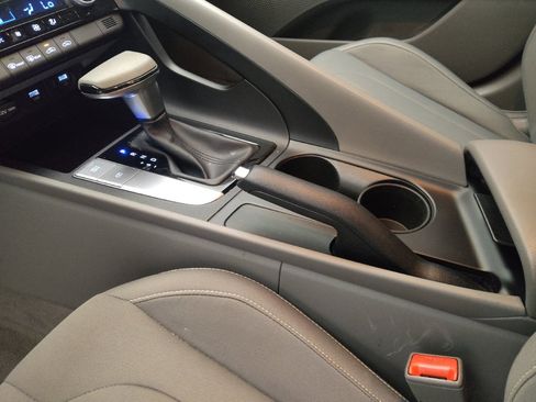 Used 2022 Hyundai Elantra SEL FWD image 26