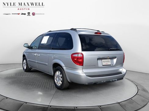 Used 2005 Chrysler Town & Country Touring w/ Leather Interior Group FWD image 14