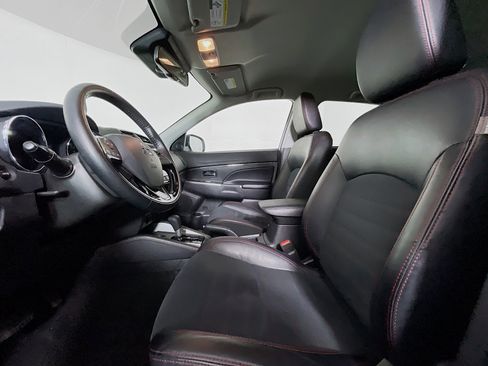 Used 2024 Mitsubishi Outlander Sport SE image 13