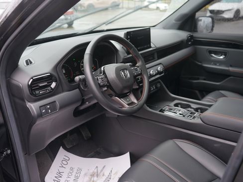 Used 2025 Honda Pilot TrailSport image 16