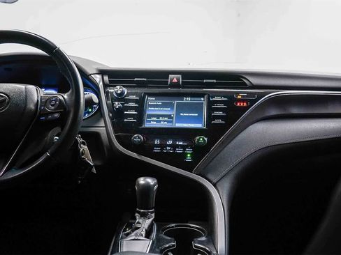 Used 2018 Toyota Camry SE image 13