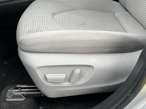 Used 2023 Toyota Highlander L image 25