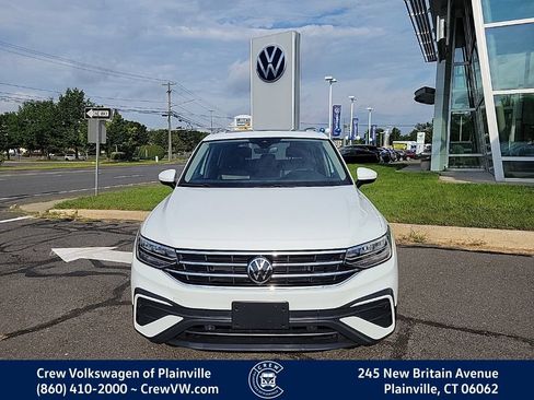 Certified 2024 Volkswagen Tiguan SE AWD/4WD image 2