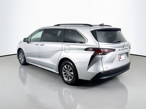 Certified 2024 Toyota Sienna XLE image 7