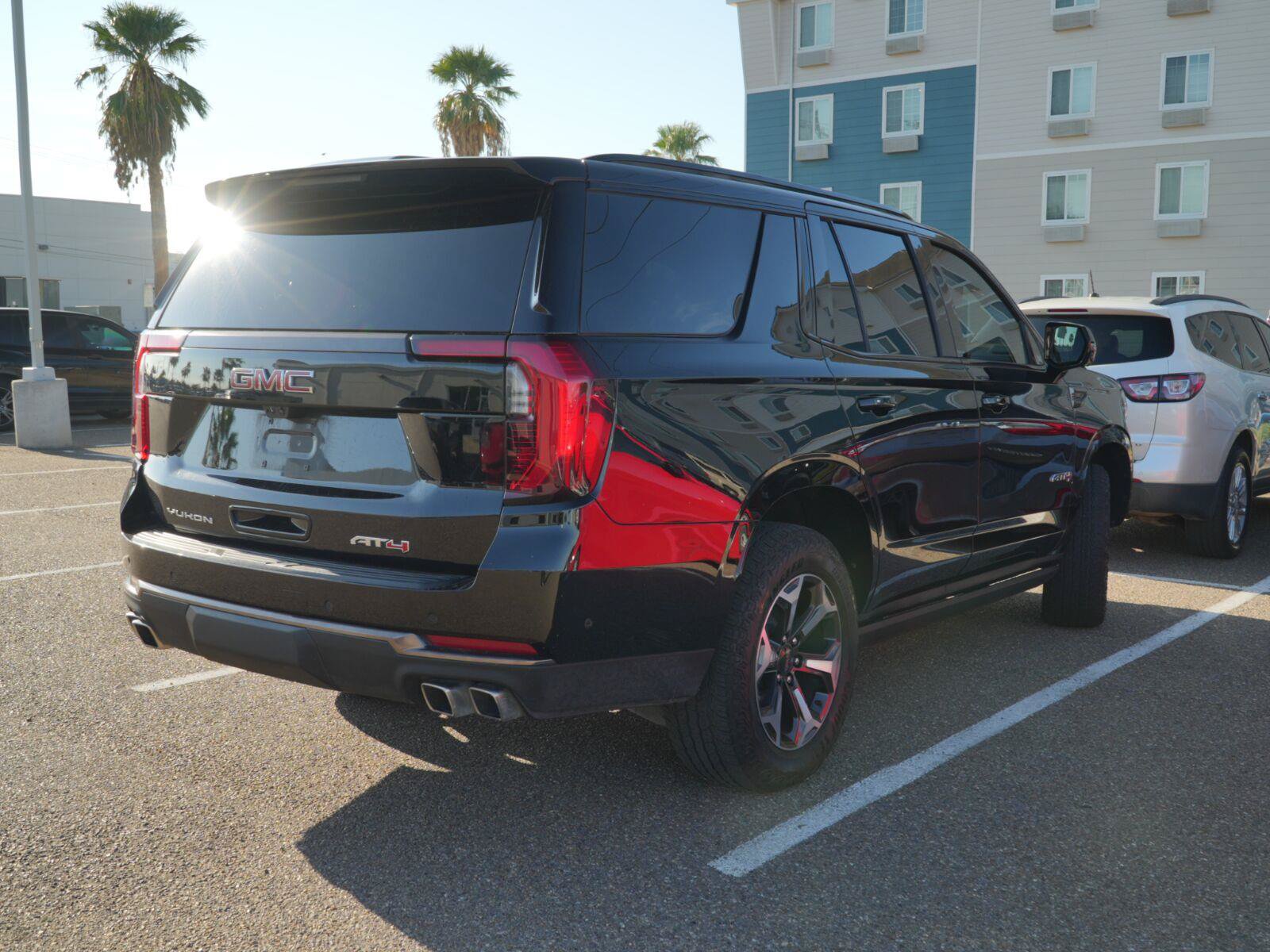 Used 2025 GMC Yukon AT4 Ultimate AWD/4WD image 3