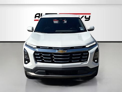 Used 2025 Chevrolet Equinox LT image 2