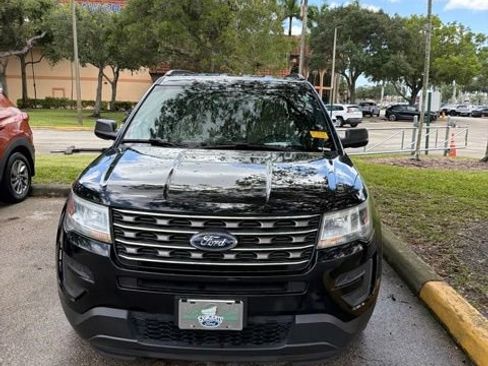 Used 2017 Ford Explorer FWD image 3