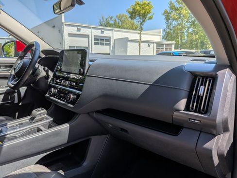 Used 2023 Nissan Pathfinder SL AWD/4WD image 41