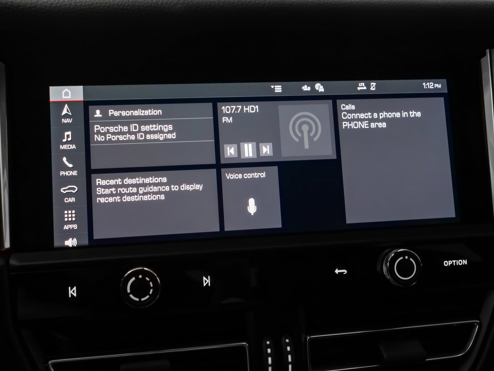 Certified 2025 Porsche Macan AWD/4WD image 34
