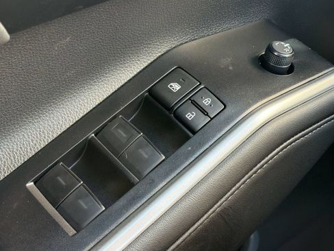 Certified 2025 Toyota Highlander XLE FWD image 30