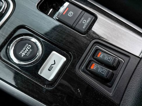 Used 2018 Mitsubishi Outlander SEL image 21