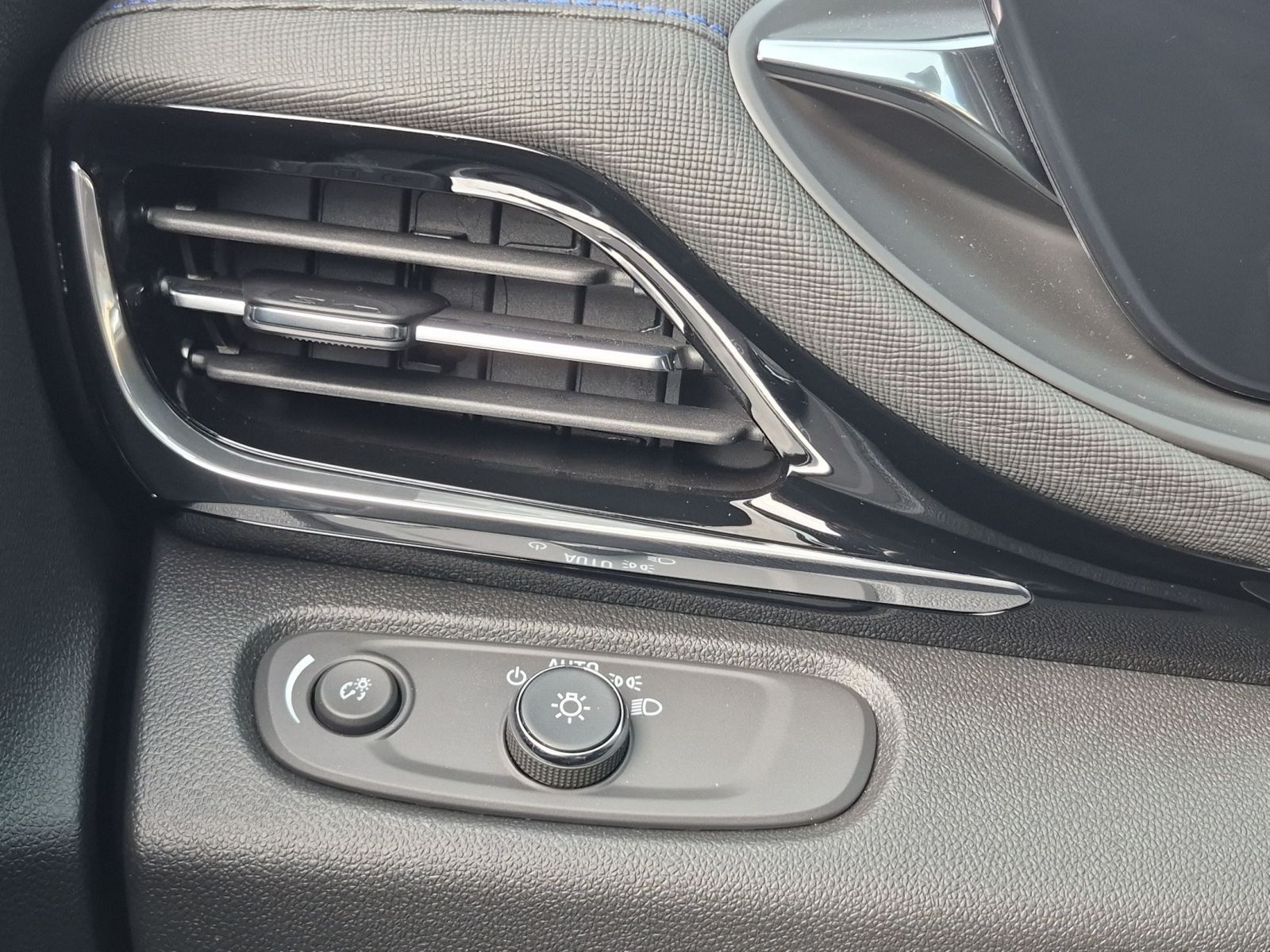 New 2026 Buick Envista Sport Touring w/ Advanced Safety Package FWD image 16