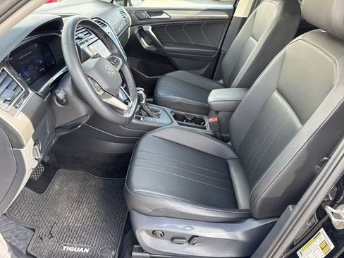 Used 2023 Volkswagen Tiguan SE image 37