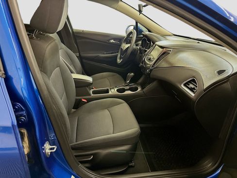 Used 2018 Chevrolet Cruze LT w/ Convenience Package image 31