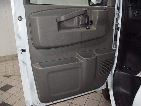 Used 2024 Chevrolet Express 3500 LT w/ LT Preferred Equipment Group RWD image 30