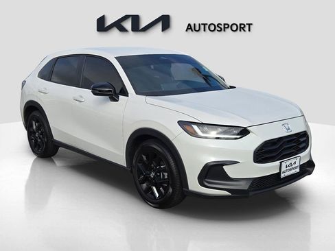 Used 2025 Honda HR-V Sport image 3