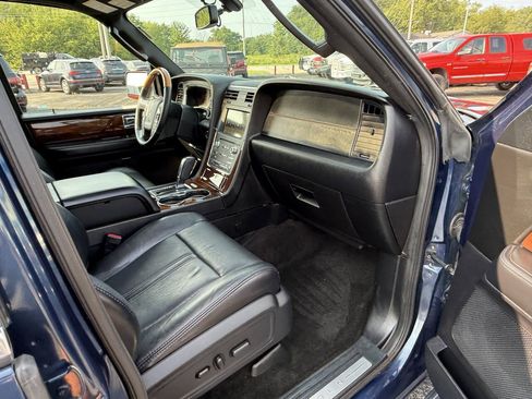Used 2016 Lincoln Navigator Select AWD/4WD image 25