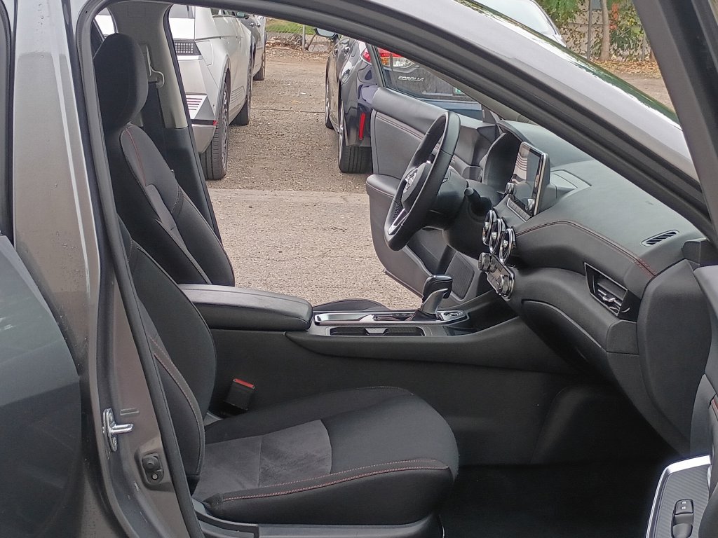 Used 2025 Nissan Sentra SR FWD image 18