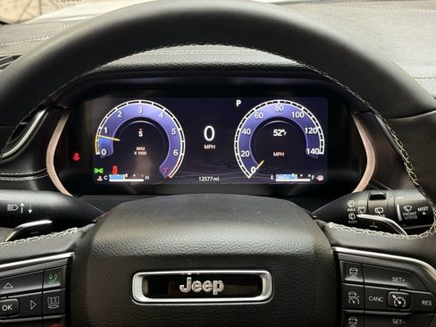 Used 2025 Jeep Grand Cherokee Limited image 18