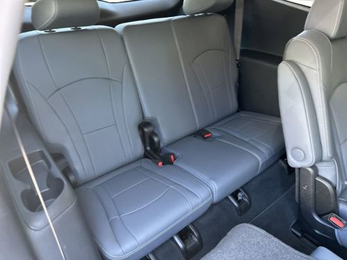 Used 2021 Buick Enclave Essence FWD image 35