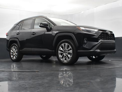 Used 2025 Toyota RAV4 XLE Premium image 42