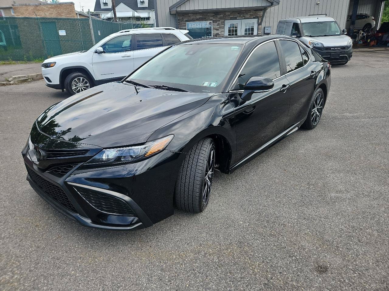Used 2023 Toyota Camry SE FWD image 7