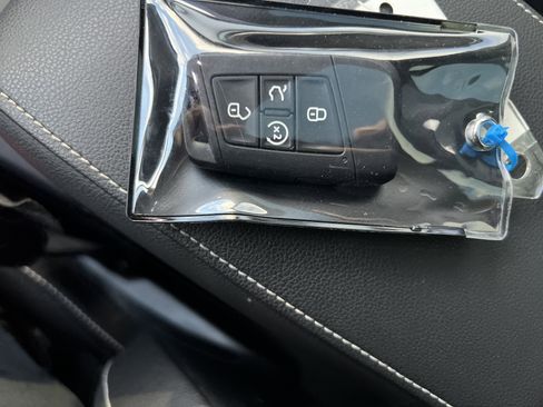 Certified 2023 Volkswagen Tiguan SE w/ Panoramic Sunroof Package image 33