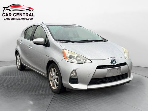 Used 2012 Toyota Prius C One image 7