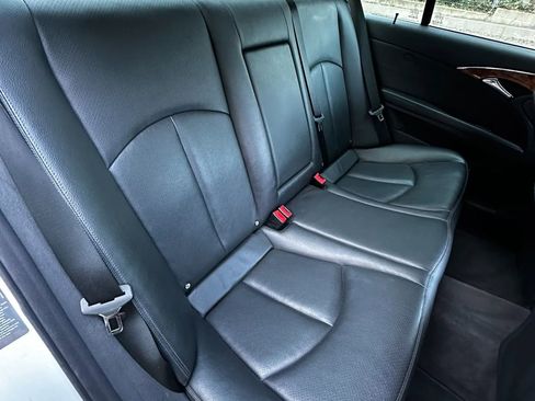 Used 2005 Mercedes-Benz E 320 Sedan image 24