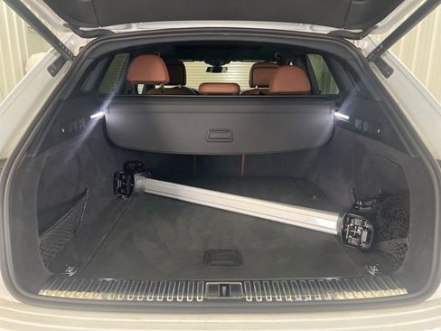 Used 2021 Audi e-tron Premium Plus w/ Premium Plus Package image 30