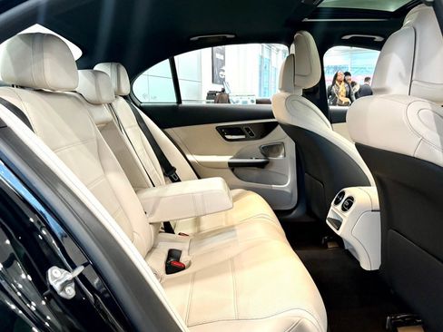 Used 2022 Mercedes-Benz C 300 4MATIC Sedan w/ Exclusive Trim Package image 19