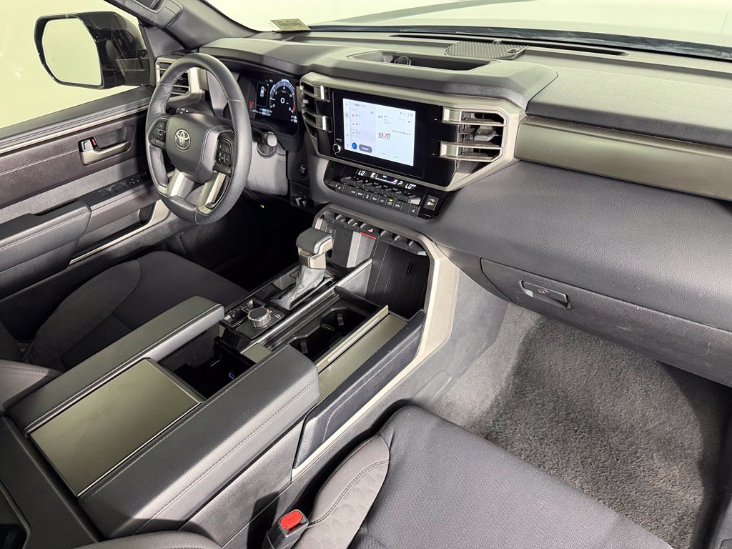 Used 2025 Toyota Sequoia SR5 AWD/4WD image 18