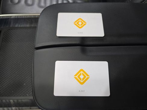 Used 2023 Rivian R1S Adventure image 31