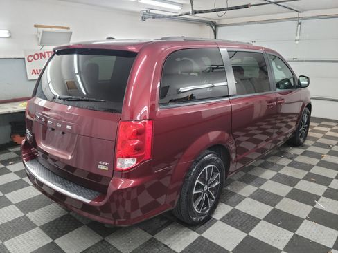 Used 2018 Dodge Grand Caravan GT image 4