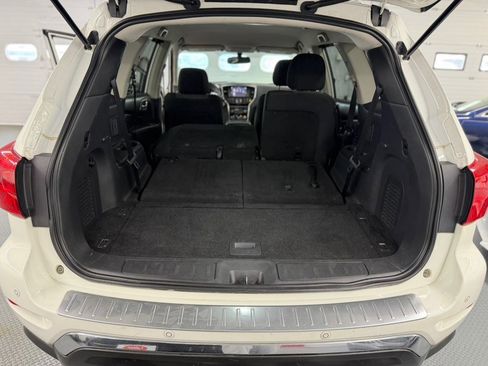 Used 2018 Nissan Pathfinder SV AWD/4WD image 36