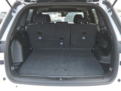 New 2025 Jeep Grand Cherokee Laredo image 13