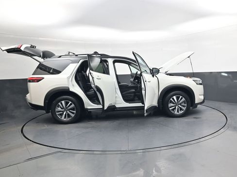 Used 2024 Nissan Pathfinder SL image 46