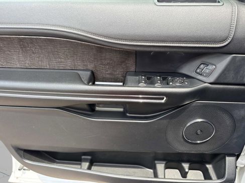 Used 2018 Ford Expedition Max Limited RWD image 22