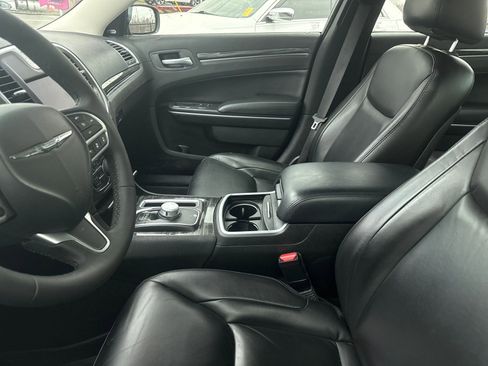 Used 2022 Chrysler 300 Touring L w/ Safetytec Plus Group image 10