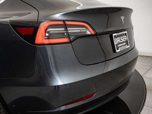 Used 2019 Tesla Model 3 Long Range RWD image 17