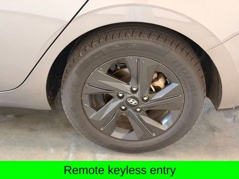 Used 2022 Hyundai Elantra SEL FWD image 4